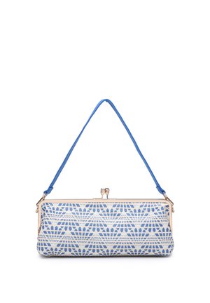 Pochette rettangolare con motivo geometrico blu e struttura metallica, con tracolla blu e chiusura a scatto kiss-lock.