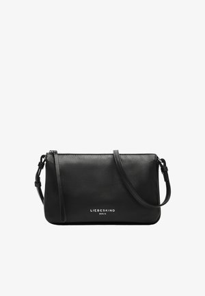 Borsa a tracolla nera in pelle con una texture liscia, chiusura con zip e tracolla regolabile. Presenta il logo "LIEBESKIND BERLIN" sul davanti.