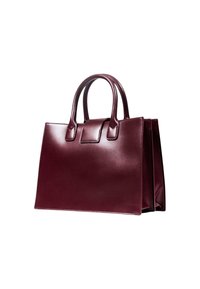 Borsa a tracolla in pelle bordeaux strutturata con due manici robusti, texture liscia e chiusura a pattina. Presenta un design pulito e bordi netti.