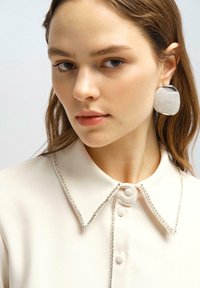 Touché Privé STONE EMBELLISHED - Button-down blouse - cream