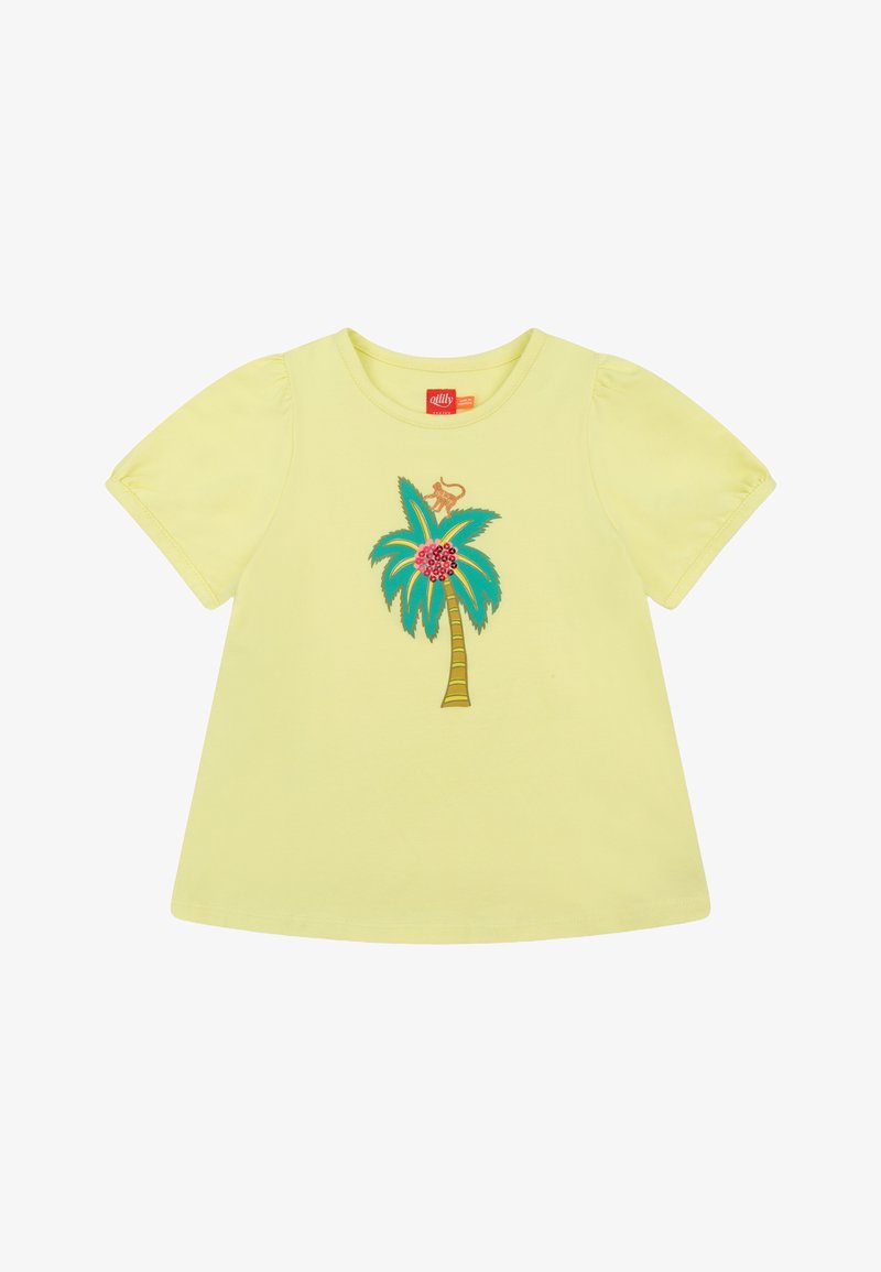 Geel T-shirt met korte mouwen, voorzien van een geborduurd ontwerp van een palmboom met een aap en roze fruitaccenten, gemaakt van zacht katoenen stof.