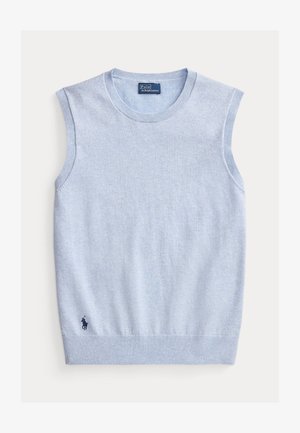 Jasnoniebieska dzianinowa kamizelka bez rękawów z okrągłym dekoltem i małym, ciemnoniebieskim haftowanym logo w pobliżu brzegu.