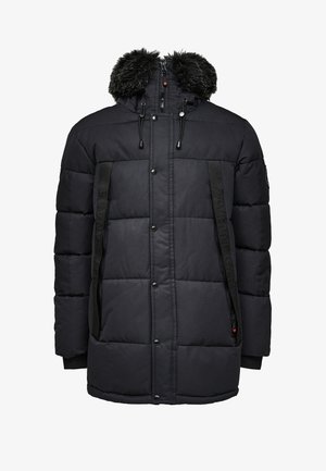 Melns pūkains jaka ar mākslīgās kažokādas odereņu kapuci, ar quilted dizainu, priekšējām pogām un regulējamu auklu, lai pielāgotos.