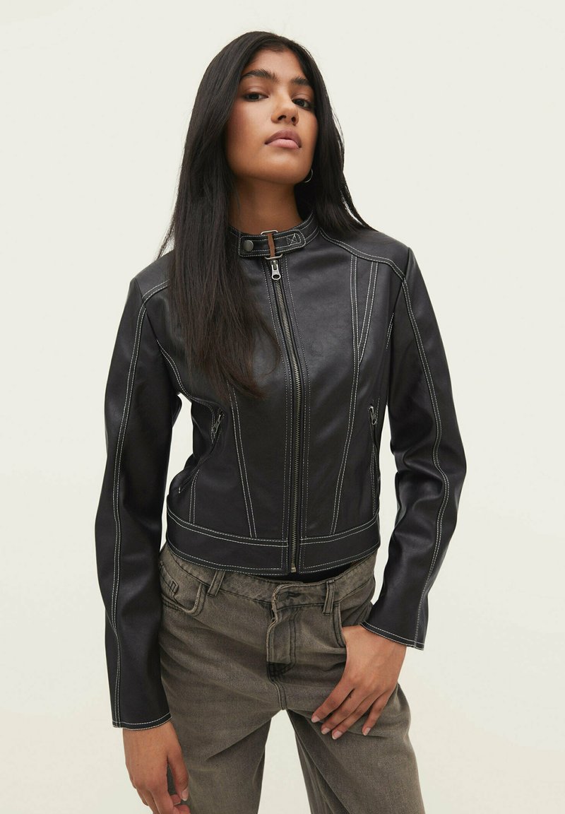 Stradivarius WITH CONTRAST TOPSTITCHING Faux leather jacket black