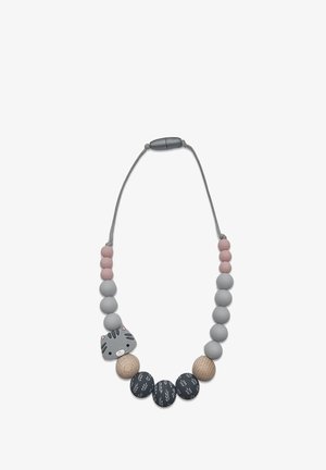 Collana con perline in silicone e legno caratterizzata da colori grigi, rosa e neri, con un ciondolo a forma di faccia di gatto e motivi floreali sulle perline scure.