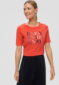 s.Oliver STRETCH - T-shirt print - orange