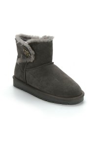 Stivale alla caviglia in suede grigio con una morbida fodera in pelliccia grigia e un accento decorativo a forma di bottone. Suola in gomma bassa per stabilità e comfort.