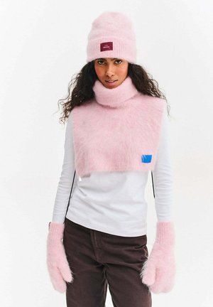 - Rękawiczki pięciopalcowe