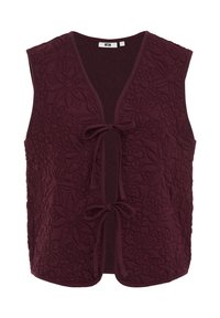 Gilet senza maniche bordeaux con motivo a fiori trapuntato, scollatura a V e chiusura con laccio frontale. Tessuto morbido e testurizzato con orlo arrotondato.