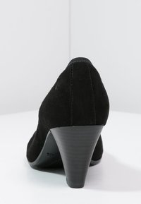 Caprice Escarpins - black