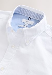 Unausgewählt, white