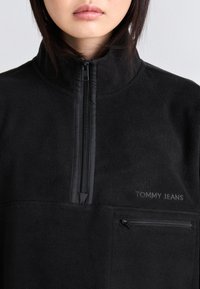 Tommy Jeans ZIP UNISEX - Suéter de forro polar - black