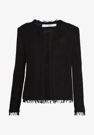 Musta teksturoitu takki, jossa on frayed-reunat, aukiota suunnittelussa ja pitkät hihat. Valmistettu kudotusta kankaasta, ja siinä on hienovarainen kuviointi kauttaaltaan.