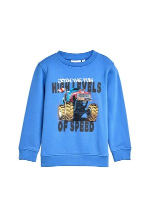 Blauwe kinderhoodie met een monstertruckafbeelding en de tekst "Doe mee met het plezier op hoge snelheid" op de voorkant.