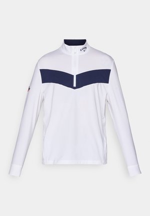 Pulôver branco de mangas longas com gola alta, apresentando uma faixa horizontal azul-marinho no peito e fechamento de zíper de um quarto.