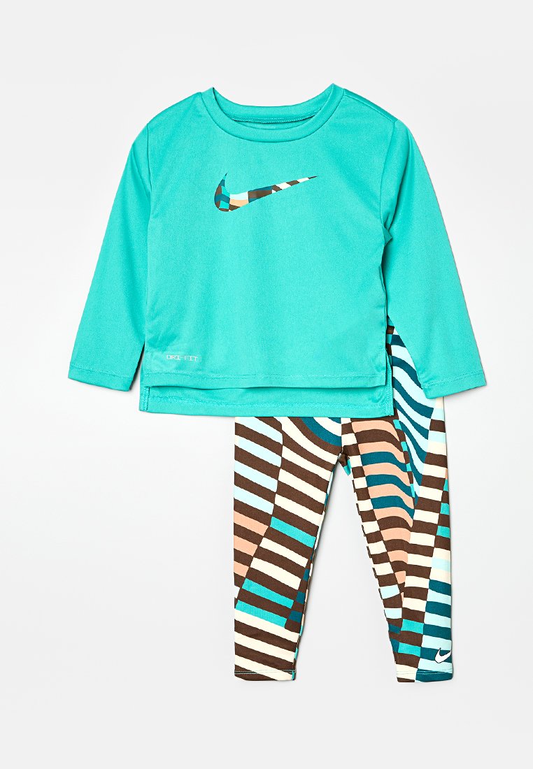 Nike Sportswear Sport T-shirt groen Nike Sportswear Sport T-shirt groen