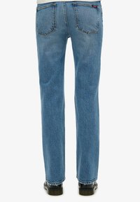 Jeans de mezclilla azul con un diseño de pierna recta, que cuentan con dos bolsillos traseros y una cinturilla visible. La tela tiene un acabado texturizado.