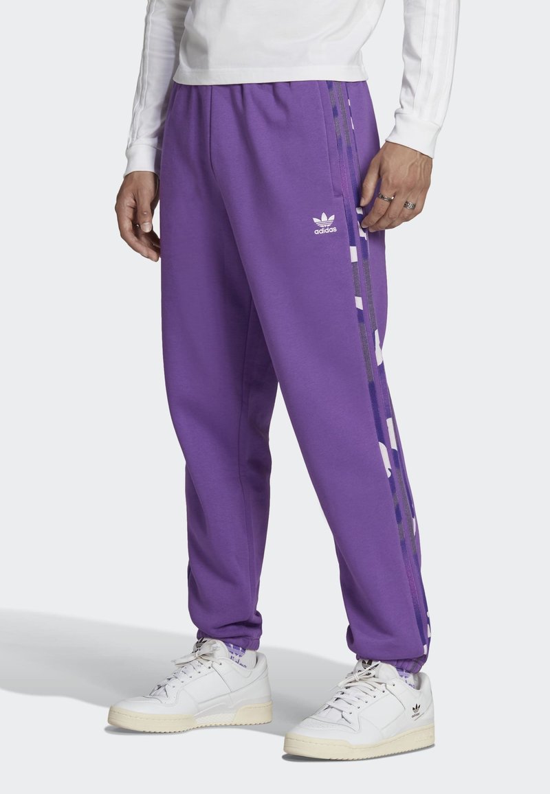 adidas Originals GRAPHICS CAMO Tracksuit bottoms active purple