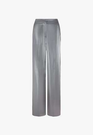 Zilveren wijde broek van gladde, glanzende stof. Heeft een platte tailleband en een voorste plooi, wat zorgt voor een slanke en moderne uitstraling.