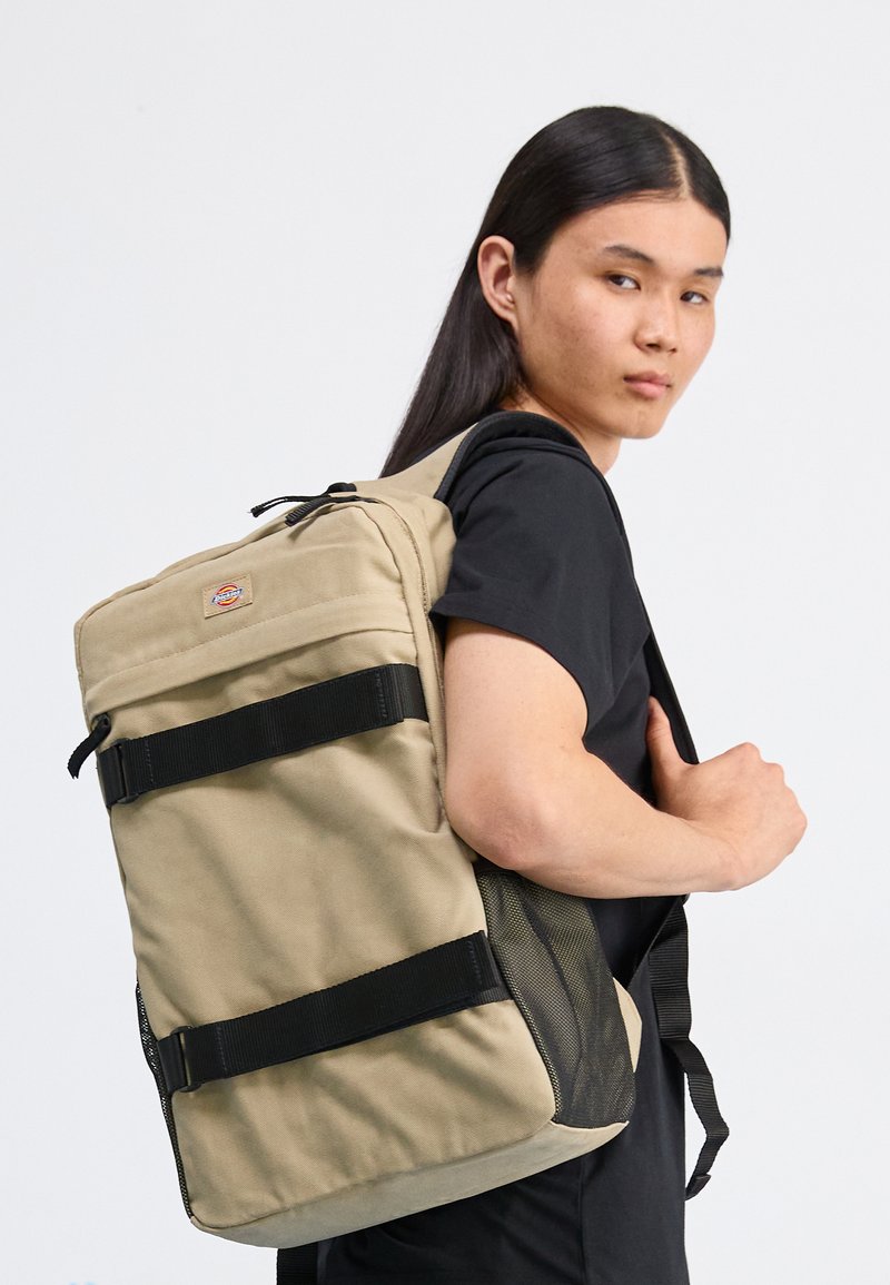 Dickies - BACKPACK PLUS UNISEX - Rygsække - desert sand, Forstør