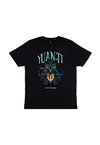 Sort bomulds T-shirt med en farverig grafik af en slangehovedet skabning, med teksten "YUAN-TI" ovenfor og "Dungeons & Dragons" nedenfor.