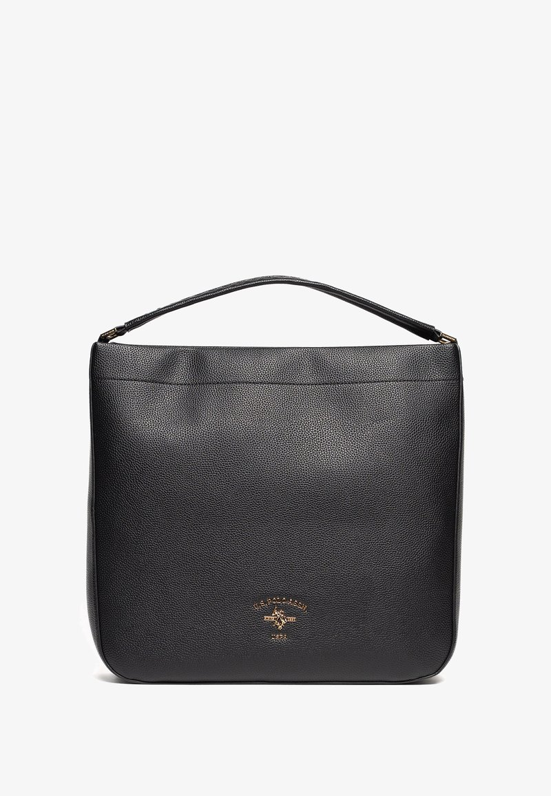 Czarna torba z teksturowanej skóry o płaskiej sylwetce, z krótkim uchwytem i logo w kolorze złotym. Posiada gładkie zapięcie na zamek na górze.