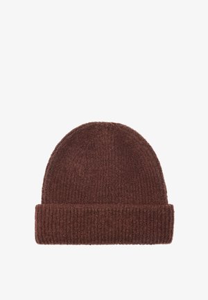 Brązowa dzianinowa czapka typu beanie wykonana z miękkiego, teksturowanego materiału. Posiada podwinięty brzeg i prosty, zaokrąglony kształt. Bez widocznych logo ani ozdób.