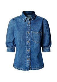 Niebieska koszula z krótkim rękawem z dżinsu z bufiastymi rękawami, guzikami z przodu, kołnierzykiem oraz kieszenią na piersi na białym tle.