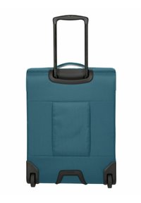 Teal rolkoffer van stevig materiaal, met een uitschuifbaar handvat, twee wielen en een voorvak. Gestructureerd oppervlak met zwarte accenten.