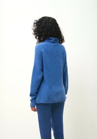 Authentic Cashmere COLLIN TURTLENECK - Stickad tröja - denim blue
