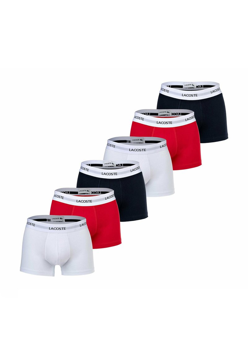 Boxer da uomo in un set di sei; i colori includono bianco, rosso e blu navy. Le fasce elastiche in vita presentano il logo Lacoste. Materiale morbido in cotone.