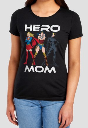 Black shirt with "HERO MOM" text and illustrations of three female superheroes in colorful costumes across the chest.