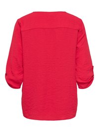 Rood, gestructureerd top met een rechte snit, driekwart mouwen en een eenvoudig ontwerp aan de achterkant. Heeft een brede halslijn en detail bij de schoudernaad.