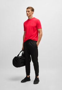 BOSS Basic póló - open red