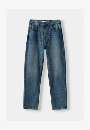 Jasnoniebieskie dżinsy o prostym kroju, pięć kieszeni i paski na pasek. Tkanina ma lekko wyblakłą strukturę.