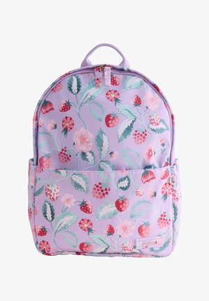 Rucsac liliac cu buzunar frontal, decorat cu căpșuni roșii, flori roz și frunze verzi într-un model repetitiv.