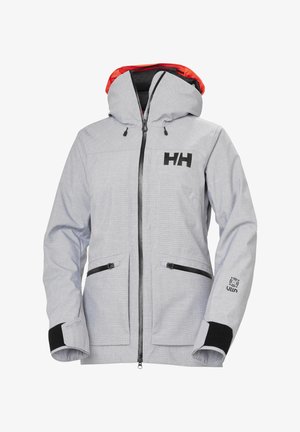 Grijze skijas met een rode voering, twee voorklauwen, zwarte accenten, verstelbare capuchon en het Helly Hansen-logo op de borst en mouw.