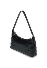 Μαύρη δερμάτινη τσάντα ώμου με κλείσιμο φερμουάρ, στενό ρυθμιζόμενο λουρί και ραμμένα οριζόντια στοιχεία στις πλευρές.