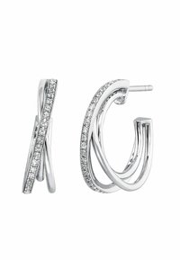 Pendientes de aro de plata con diseños entrelazados y acentos brillantes a lo largo del borde, que exhiben un acabado suave y pulido.