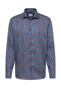 Langarmshirt van donkerblauwe katoenstof, met een bloemenpatroon en rode en groene accenten. Klassieke kraag en knoopsluiting.
