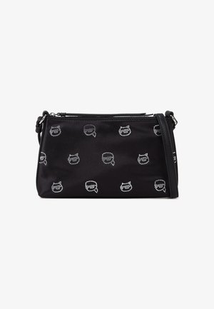 Musta olkalaukku, jossa hopeanvärinen, niitattu kissan kasvojen ja puhekuplan kuvio, yläosassa vetoketju ja säädettävä olkahihna.