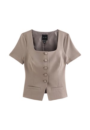 Taupekleurige blouse met korte mouwen en een vierkante halslijn, vijf stoffen knopen aan de voorkant en twee kleine zakjes aan de voorkant.