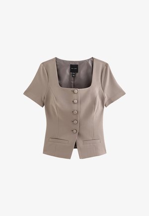 Taupekleurige blouse met korte mouwen en een vierkante halslijn, vijf stoffen knopen aan de voorkant en twee kleine zakjes aan de voorkant.