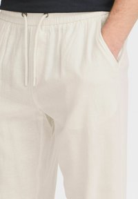 Blend BHBILLY  LINEN MIX - Bukser - snow white