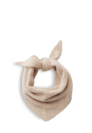 Weicher beiger Strickschal, zu einem Knoten gebunden mit spitzen Enden, unten zu einer dreieckigen Form arrangiert.