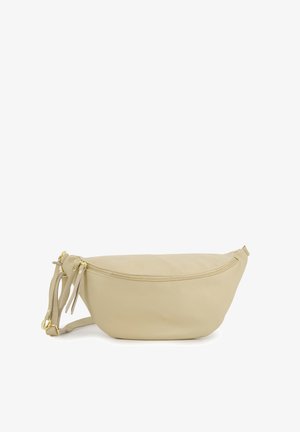 Beige kožená ledvinka s zakřiveným designem, zipovým uzávěrem a zlatými kovovými doplňky. Disponuje tenkým nastavovacím popruhem s akcenty.