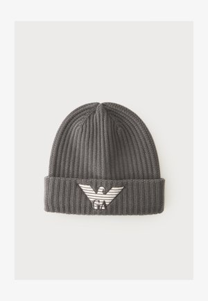 Bonnet gris en maille côtelée avec un revers plié, comportant un logo aigle blanc et les lettres "GA" brodées sur le devant au centre.