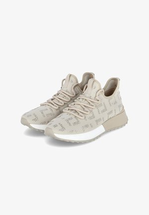 Beige Sport- oder Freizeitschuhe mit einem Mesh-Obermaterial, das ein dezentes Muster aufweist, mit Schnürsenkeln und einer kontrastierenden weißen Sohle. Runde Zehenpartie und gepolsterte Ferse.