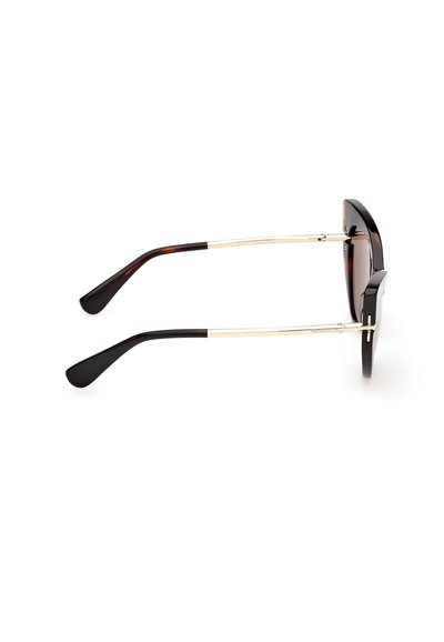 Lunettes de soleil rectangulaires noires avec des branches métalliques fines en or et des extrémités en écaille de tortue foncée, vues de côté sur un fond blanc.