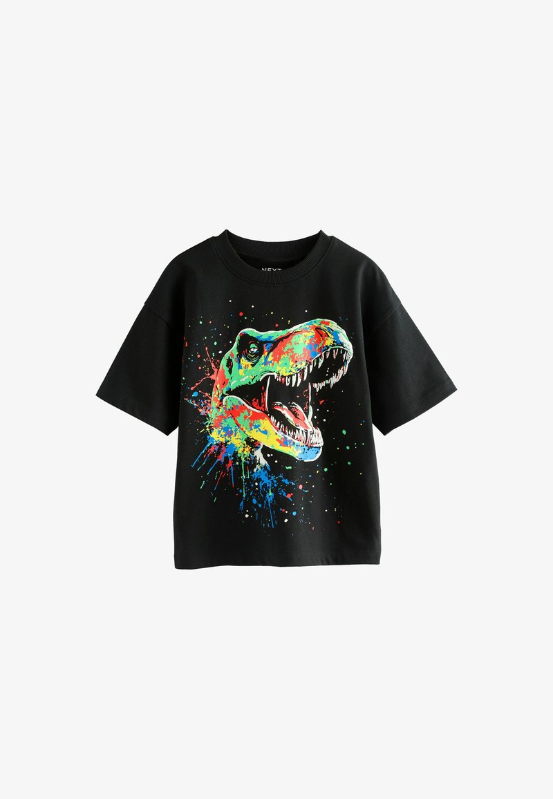 Schwarz kurzärmliges T-Shirt mit einem bunten Dinosaurier-Design und gespritzten Farbakzenten in lebendigen Blau-, Rot- und Grüntönen.